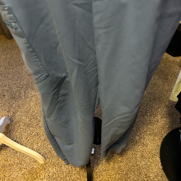 Figs Technical Collection Blue Scrub Top and Pants - Picture 10 of 12